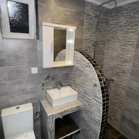 Tiny House يميناريا